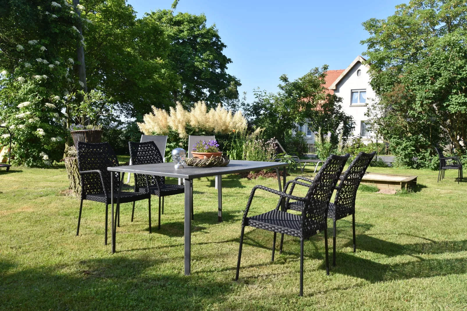Romantische Ferienwohnung an der Ostsee mit Garten-Terrasbalkon