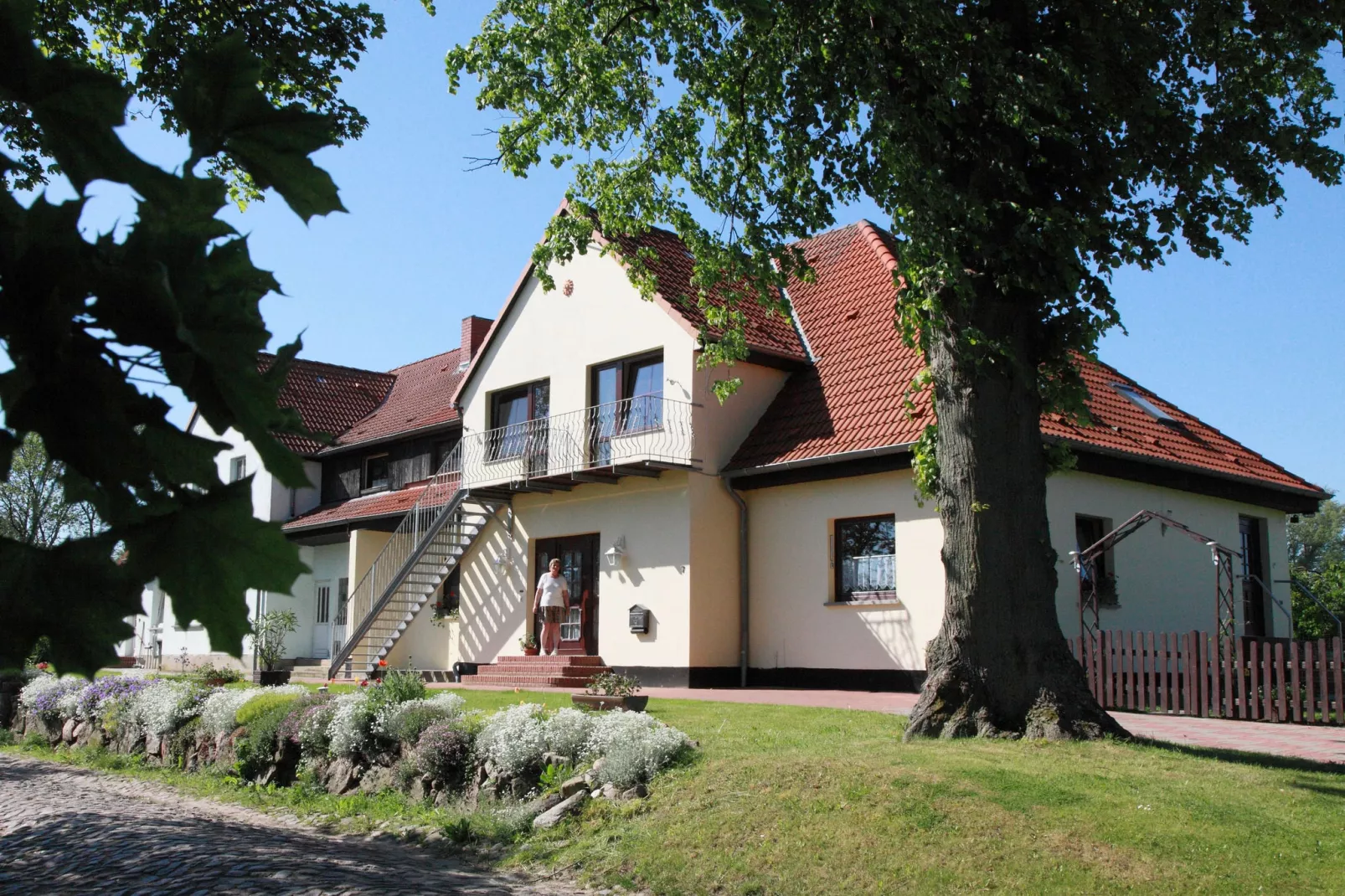 XXL - Ferienwohnungen bei Reiterhof-Buitenkant zomer