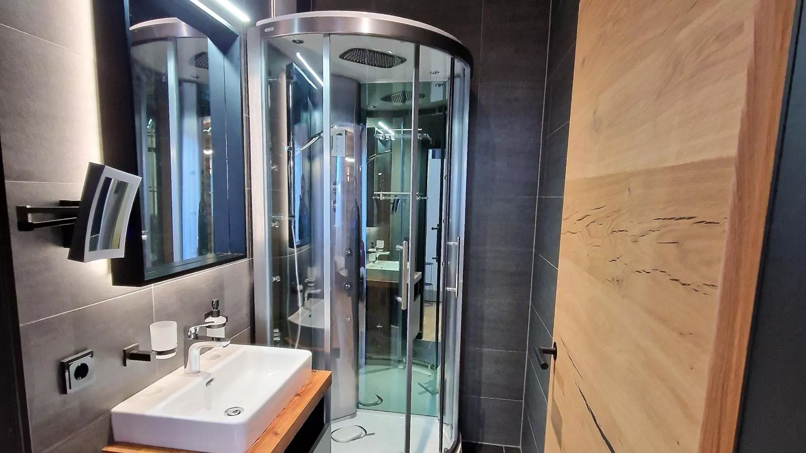 Zirbenlodge Sonnenalpe Nassfeld-Terrasbalkon