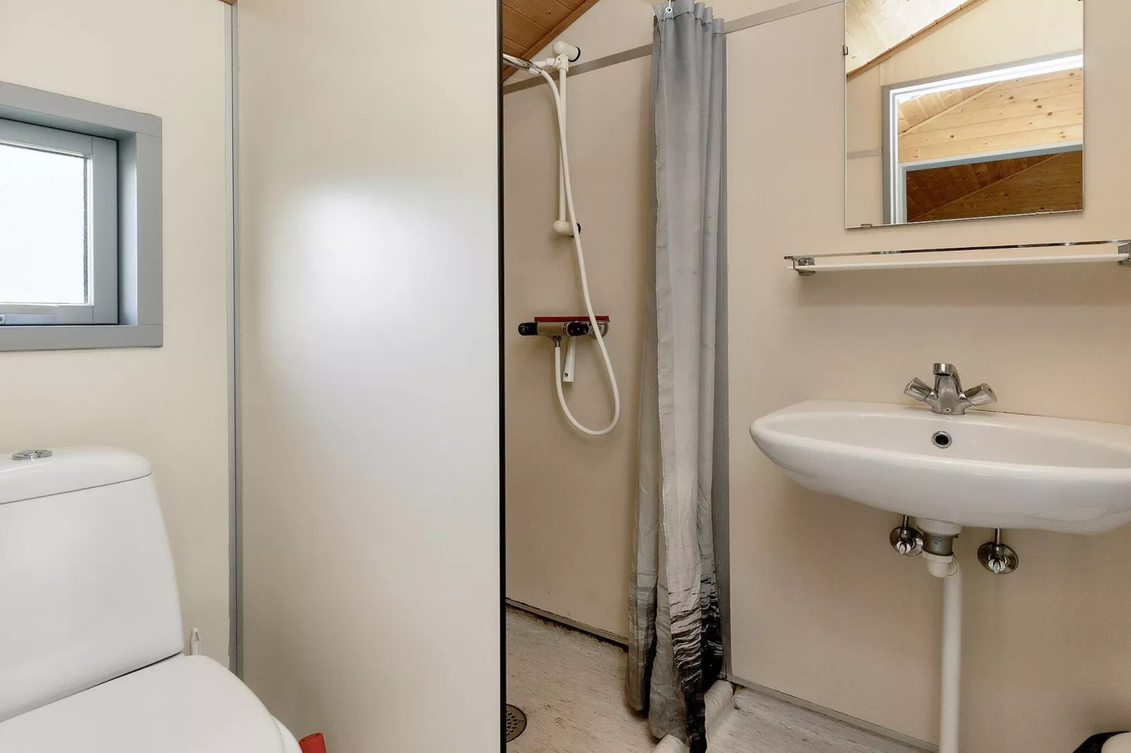 Kahyt med toilet og brusebad(L5)-Binnen
