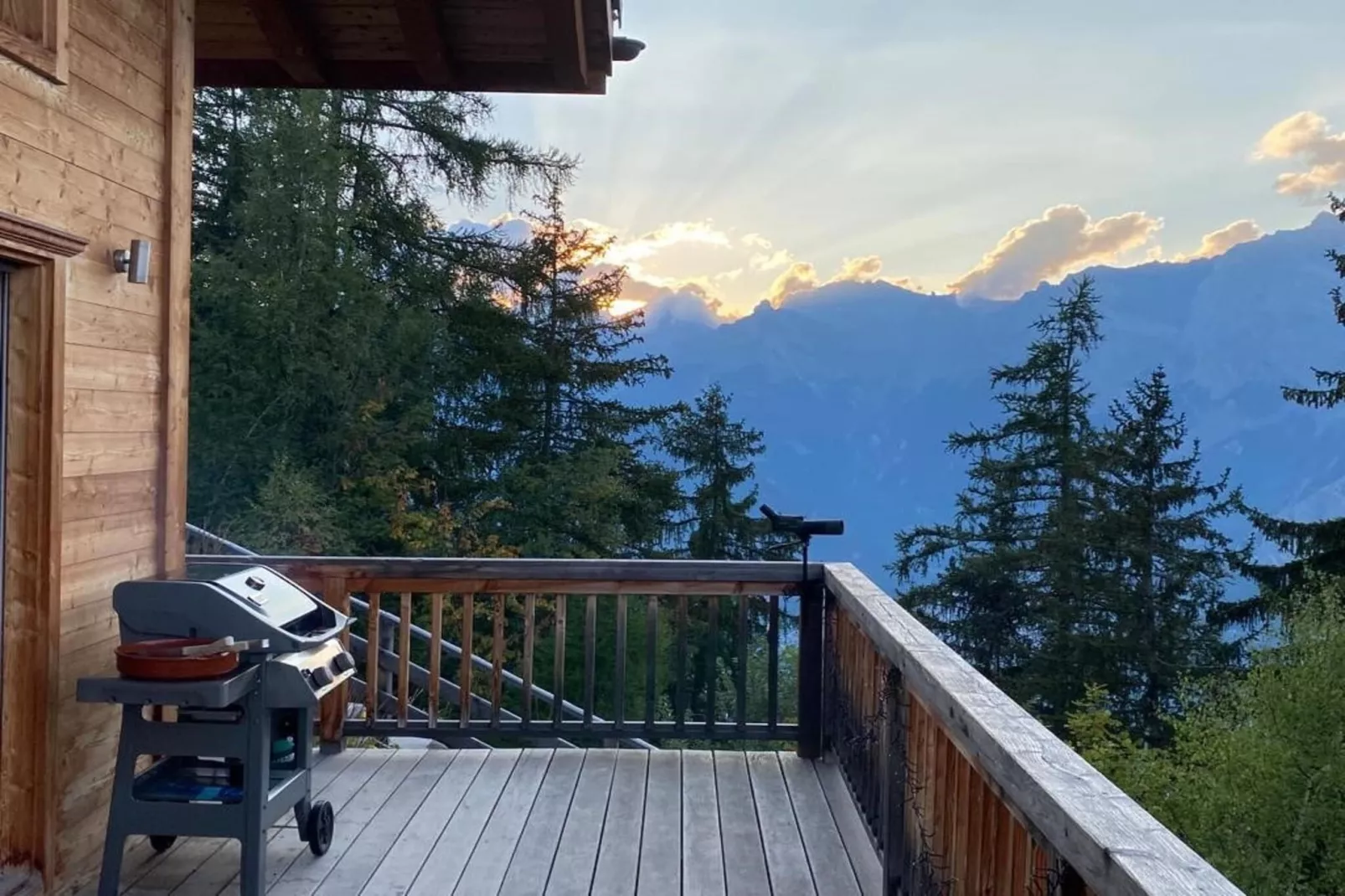 Ann - SUNNY & LUXE chalet 8 pers-Uitzicht zomer