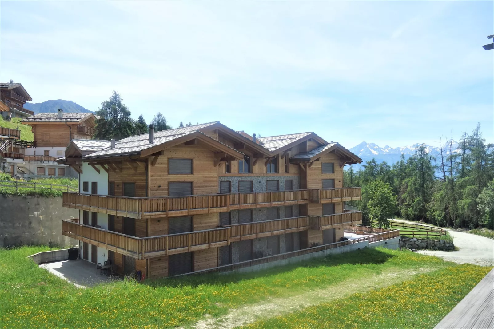 Les Mayens MB 021 - LUXURY apartment 18 pers-Buitenkant zomer