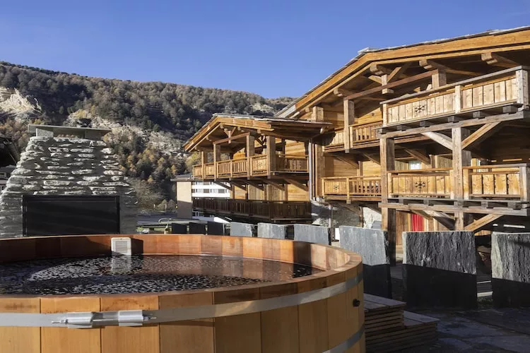 Polaris 1 001 - LUXE & SKI LIFT apartment 6 pers-Buitenkant zomer