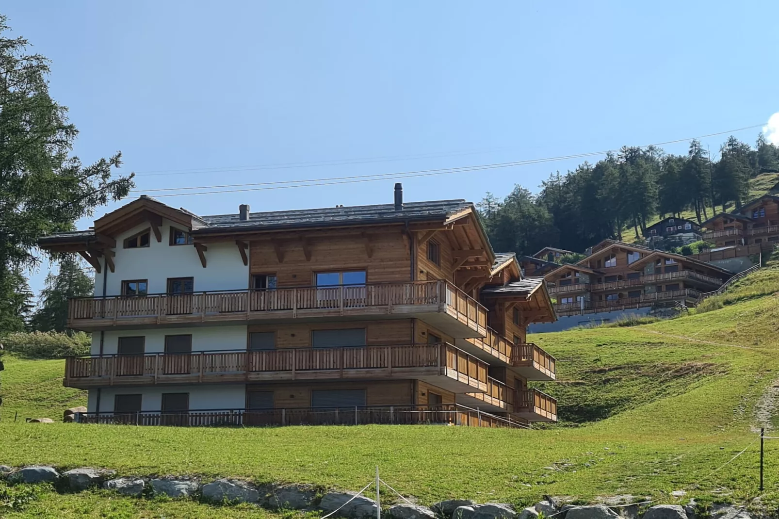 Les Mayens MB 011 - LUXURY apartment 6 pers-Buitenkant zomer