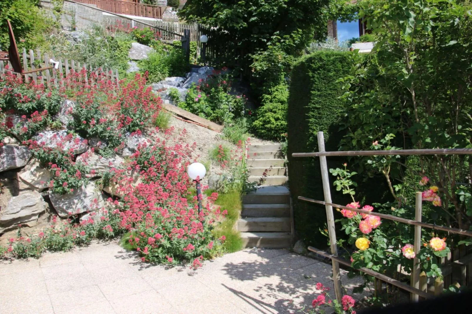 Eanta SUNNY & MOUNTAIN chalet 10 pers-Buitenkant zomer