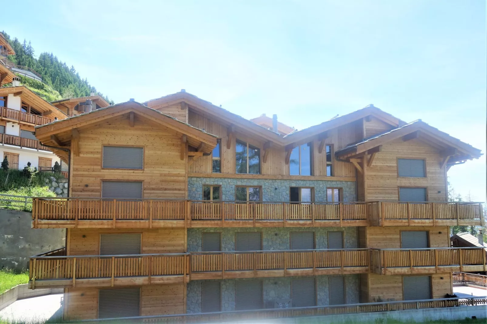 Les Mayens MB 010 - LUXURY apartment 8 pers-Buitenkant zomer