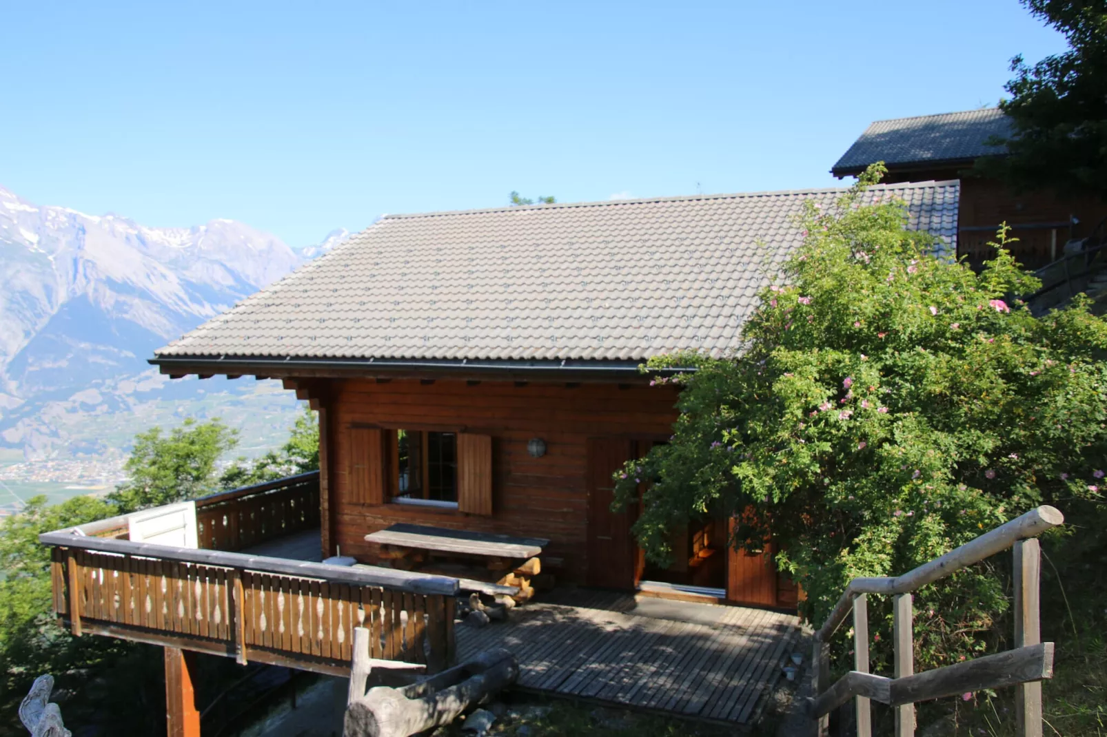 Aeolus MOUNTAIN & QUIET chalet 12 pers-Buitenkant zomer
