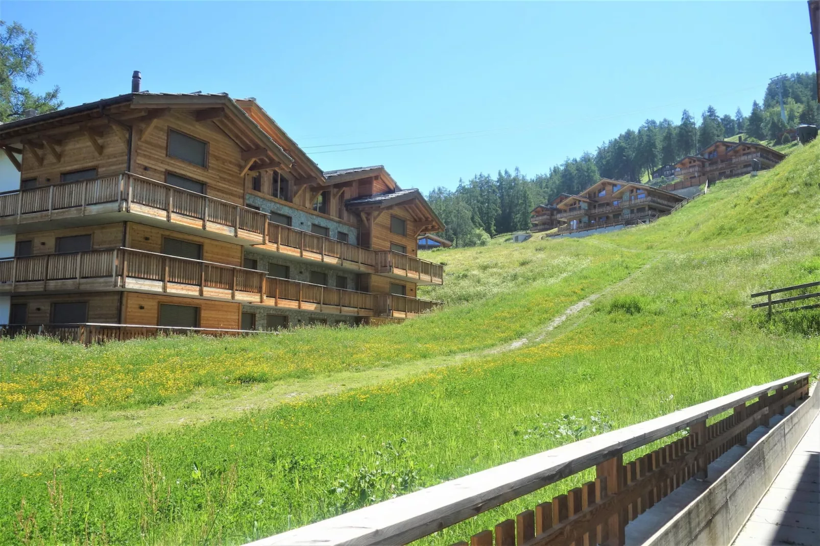 Les Mayens MA 002 - LUXURY apartment 6 pers-Buitenkant zomer