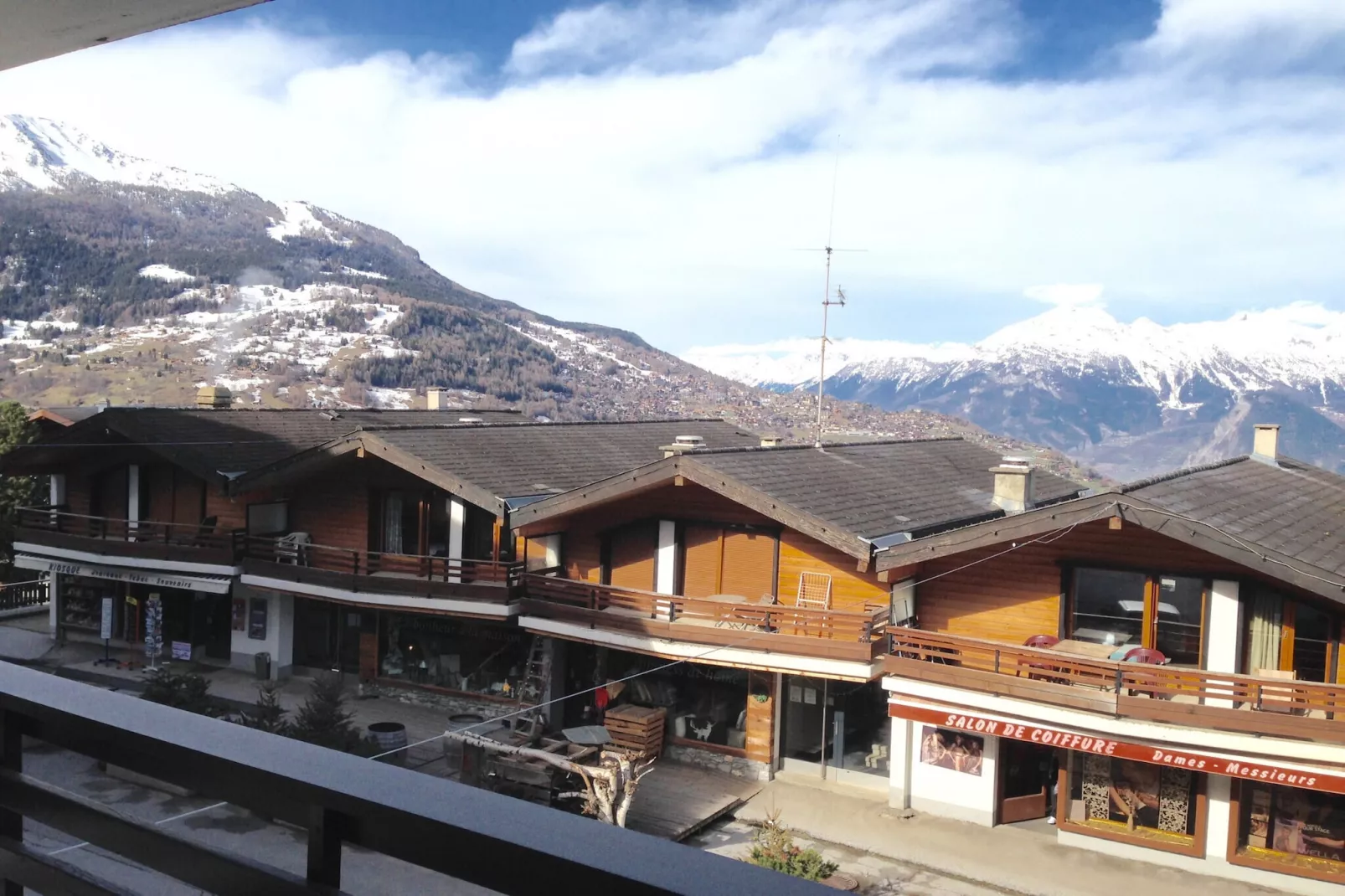 Combyre C 024 -COMFORTABLE apartment 4 pers-Buitenkant zomer