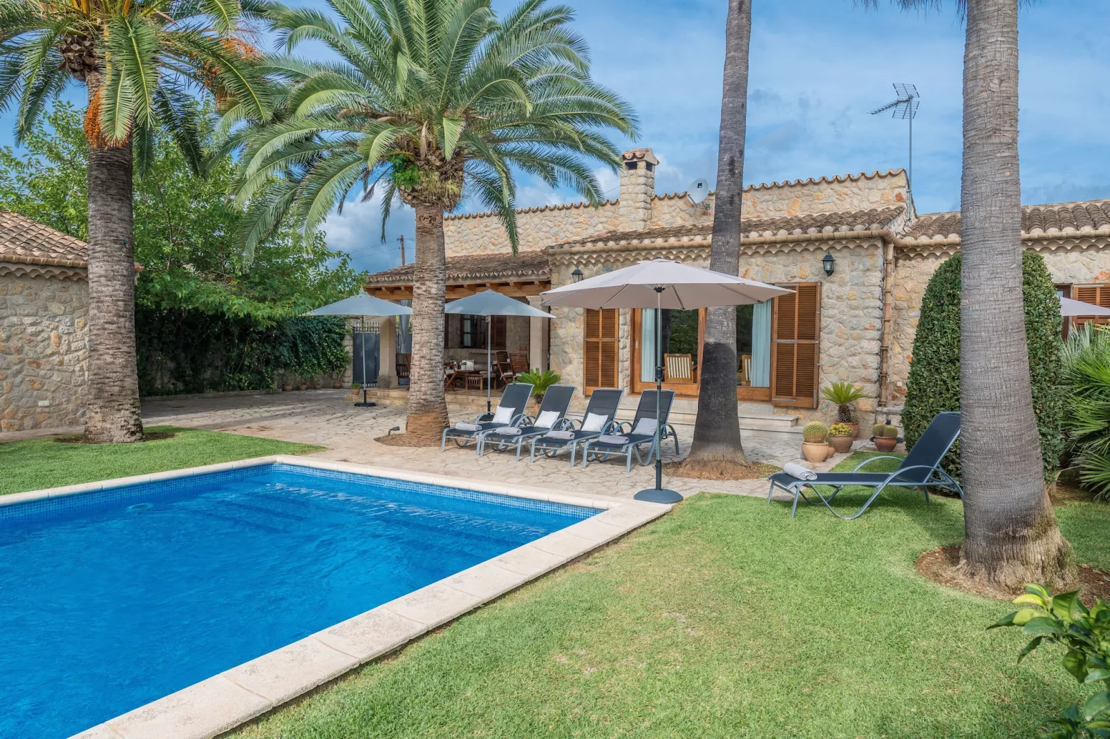 Finca Pou Nou - Buitenkant zomer