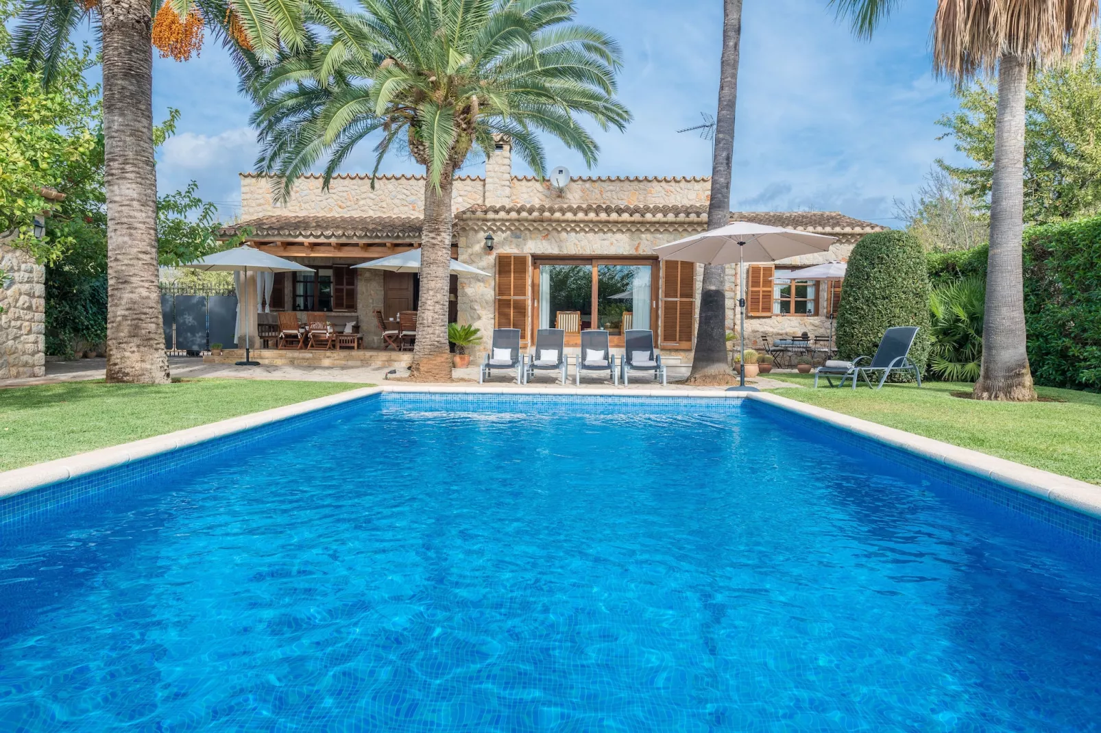 Finca Pou Nou - Buitenkant zomer