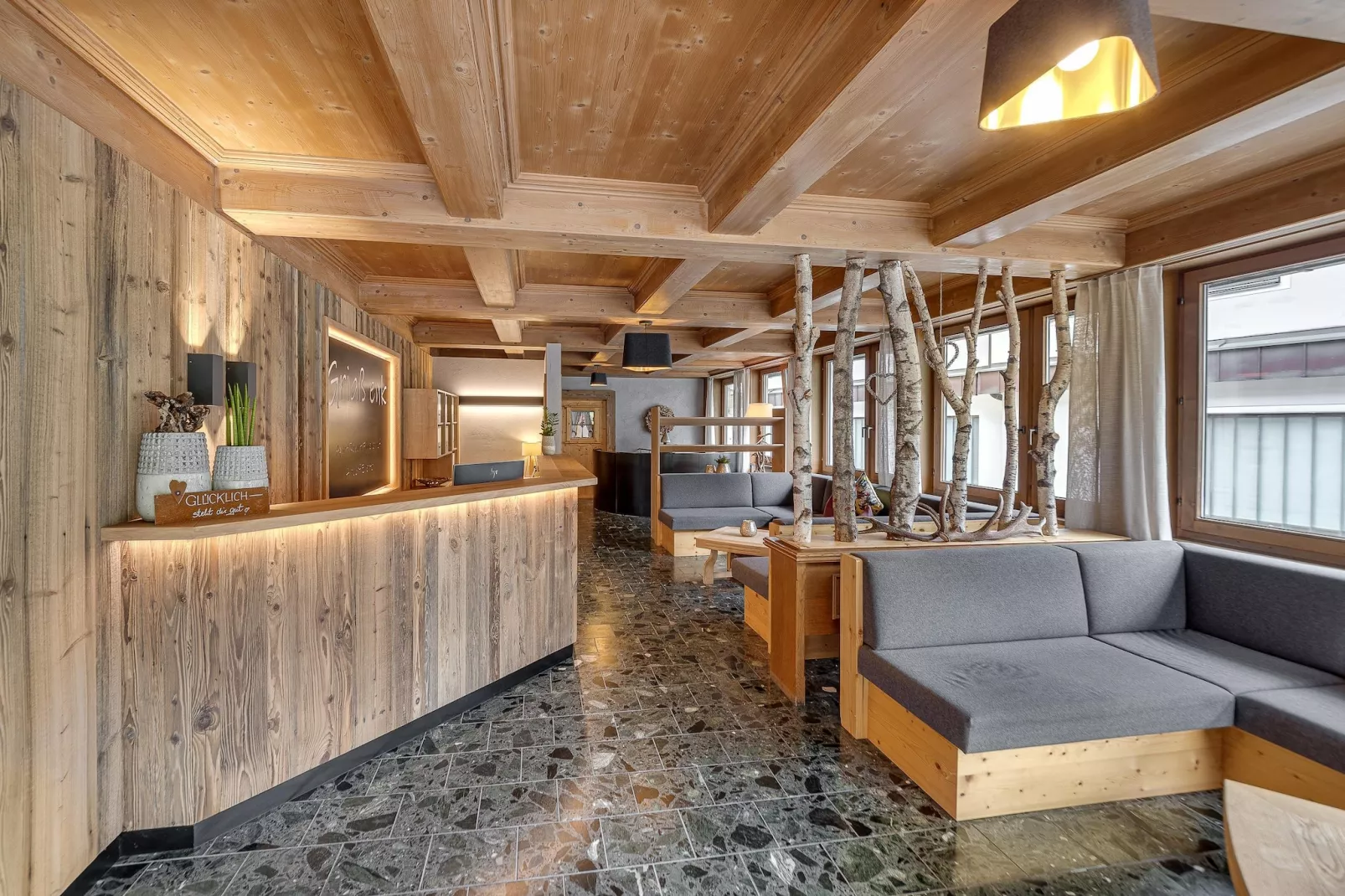 Apart Resort Fügenerhof - Bergjuwel-Hal-ontvangst