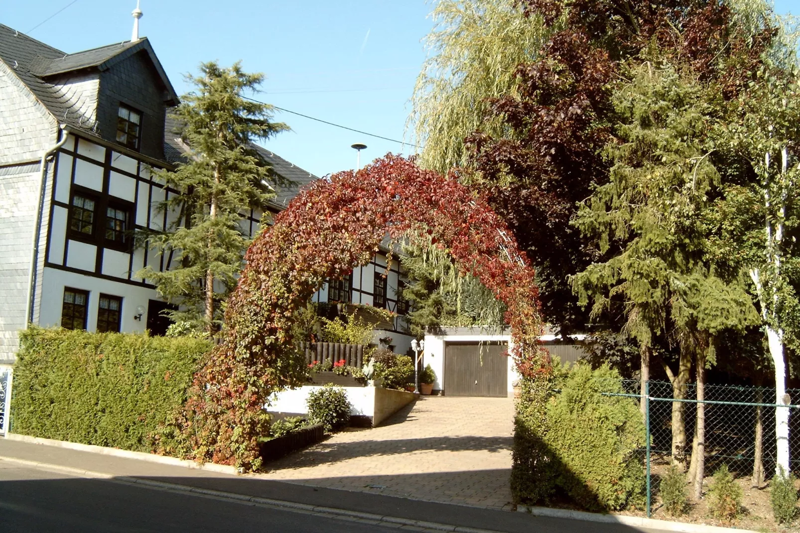 Tudor Lodge-Buitenkant zomer