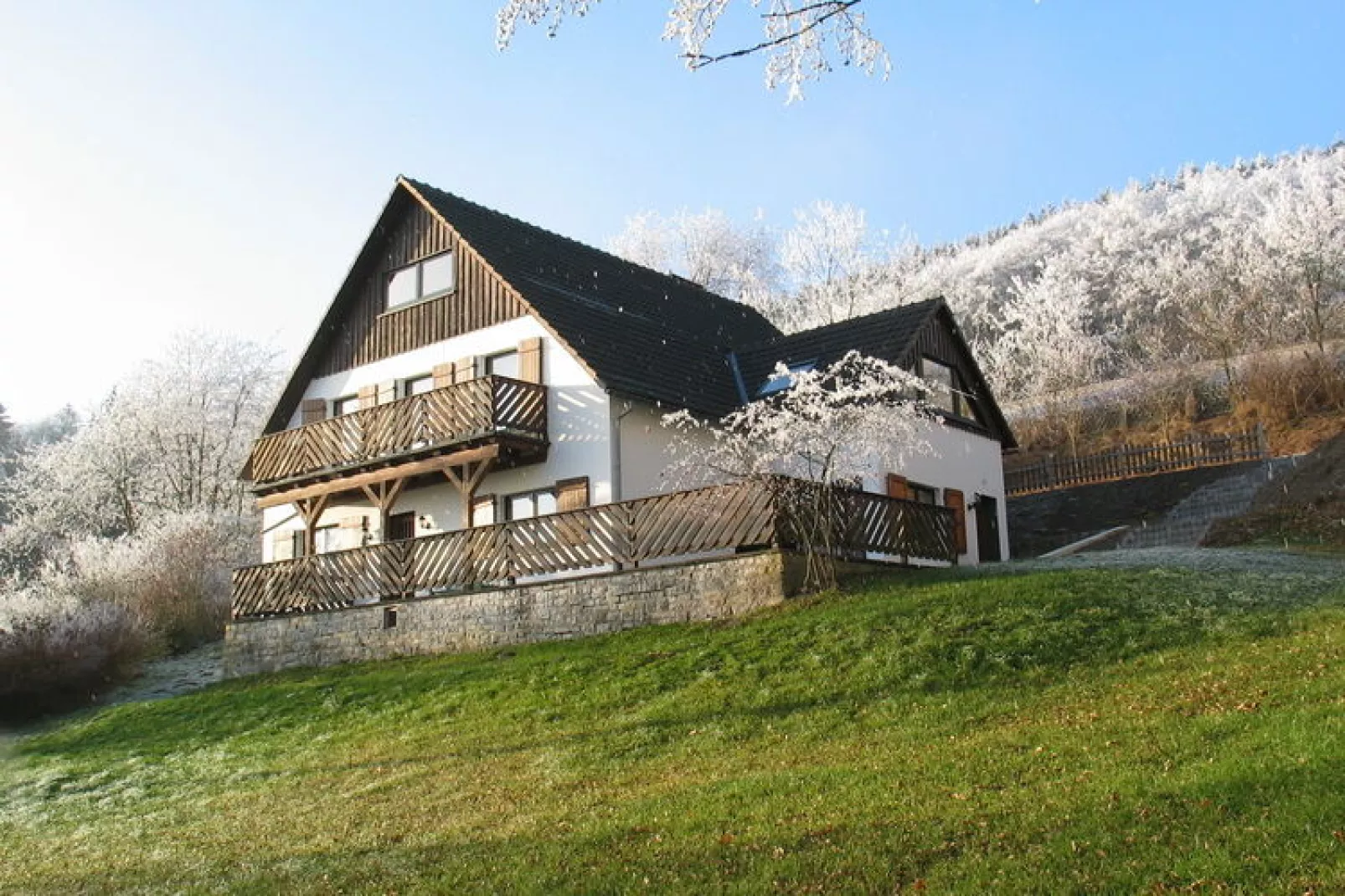 Gruppenhaus Hochsauerland-Exterieur winter