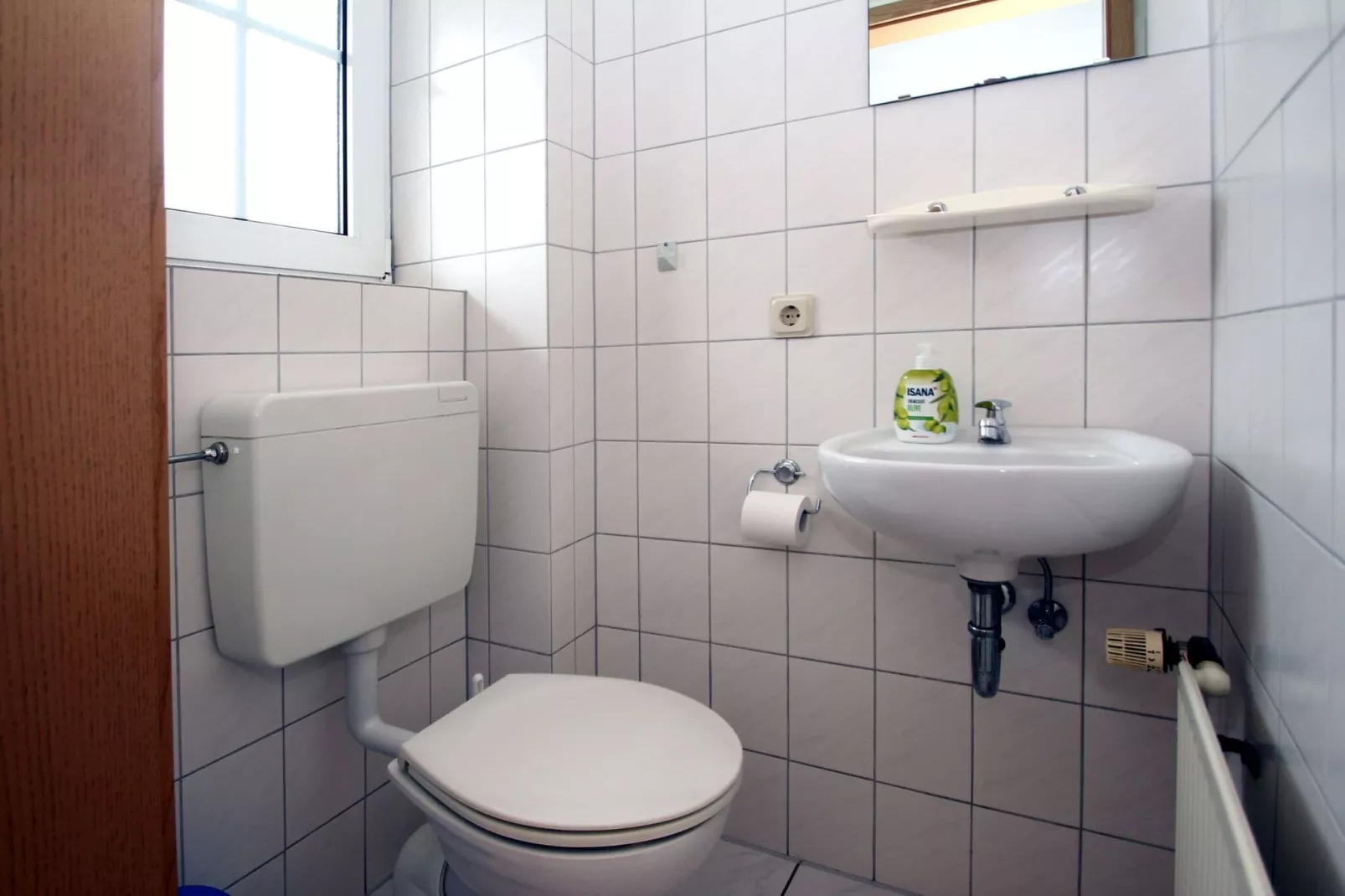 Doppelhaushälfte mit Sonnenterrasse in Neßmersiel-Badkamer