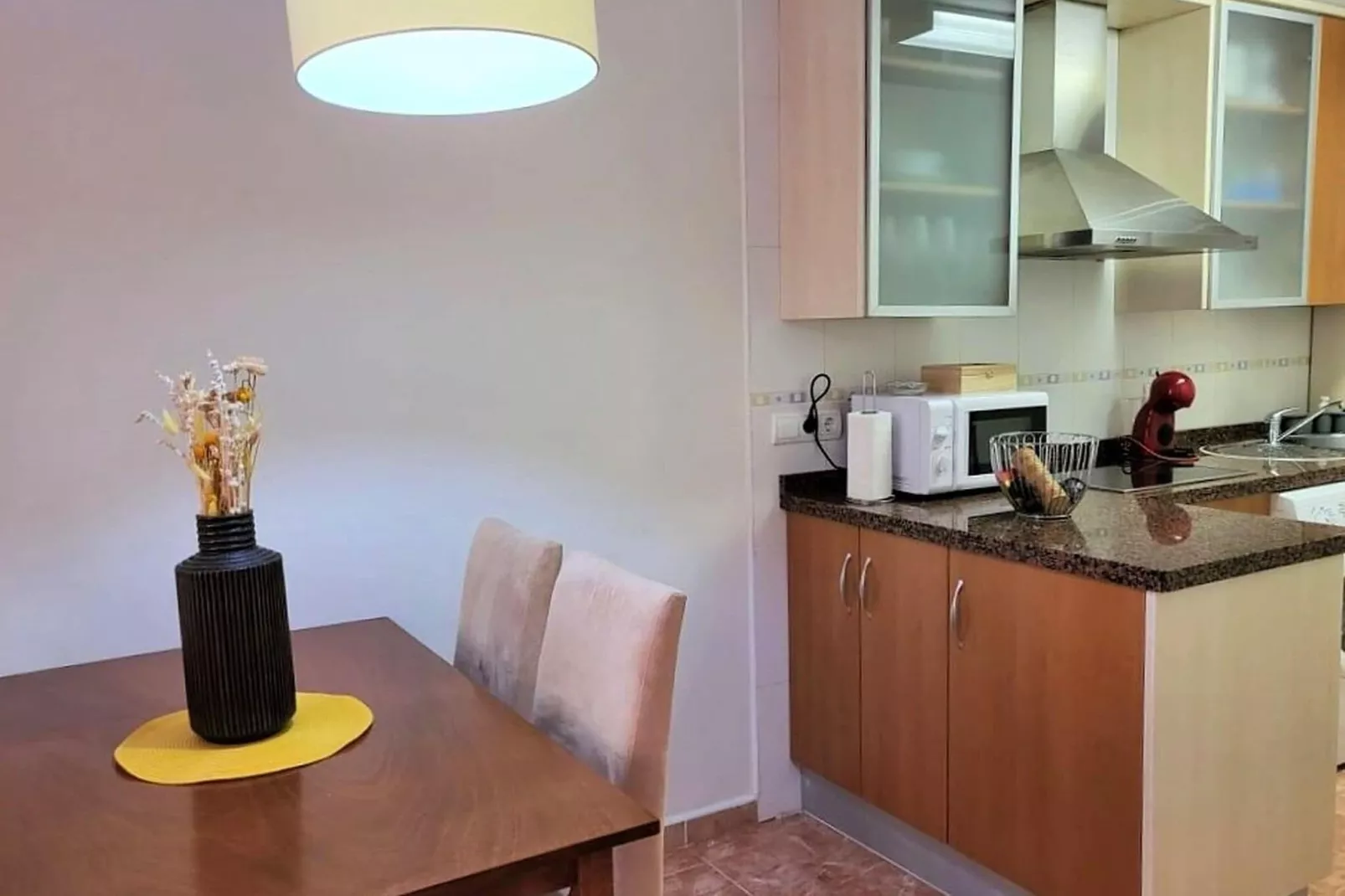 Bajo con terraza jardín y piscina privada-Keuken
