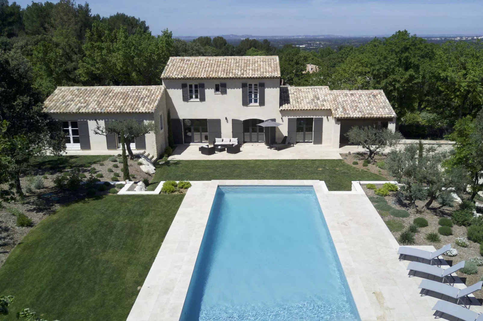 Bastide provencale-Buitenkant zomer