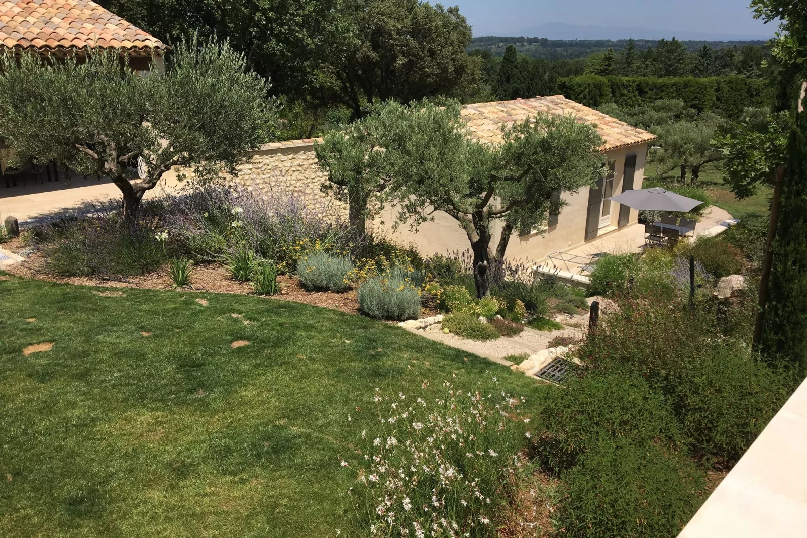 Mazet provencale-Buitenkant zomer