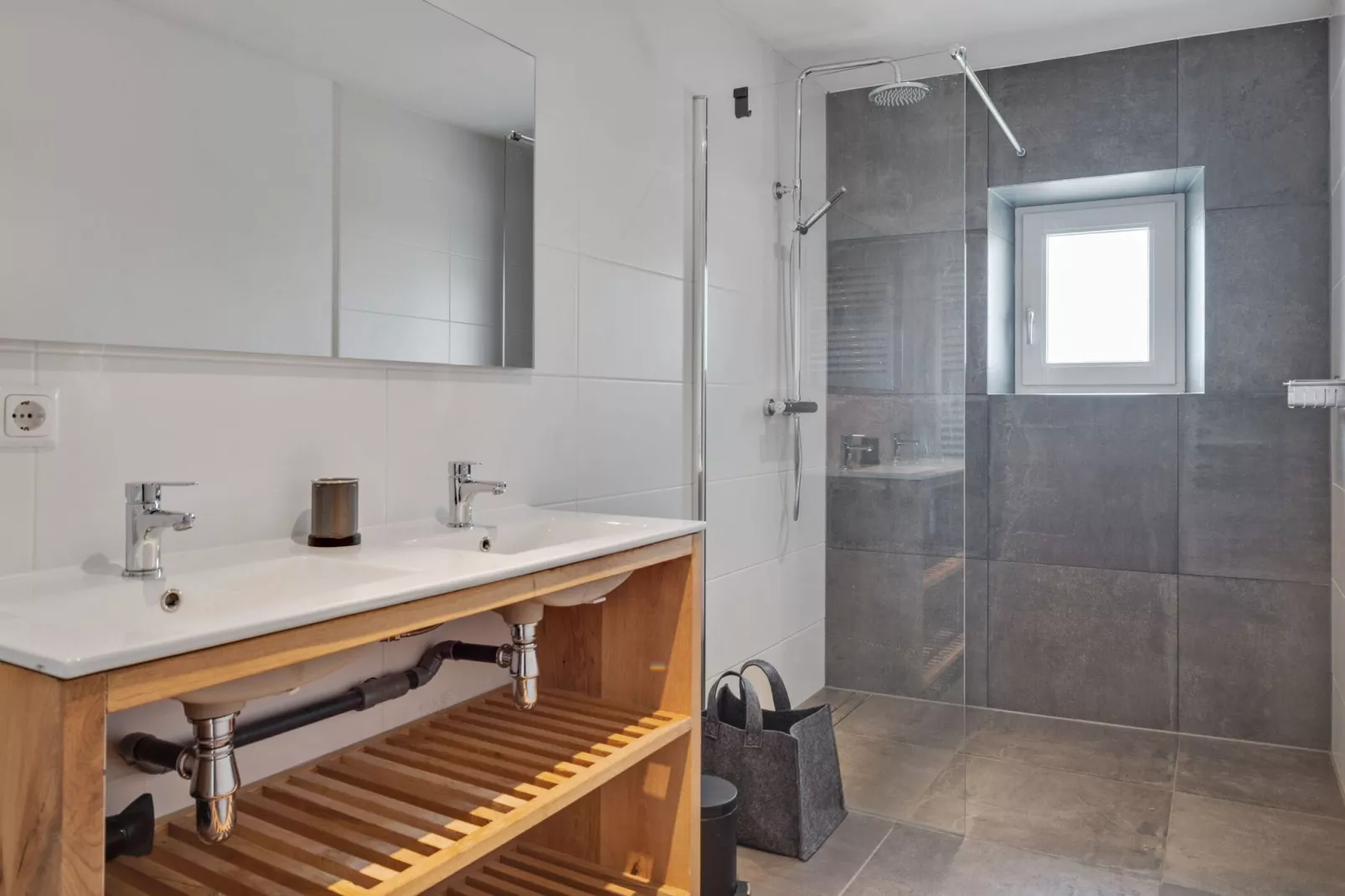 Le Tilleuil-Badkamer