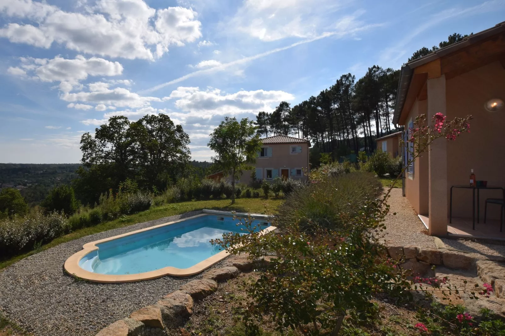 Villa Joyeuse 36-Buitenkant zomer