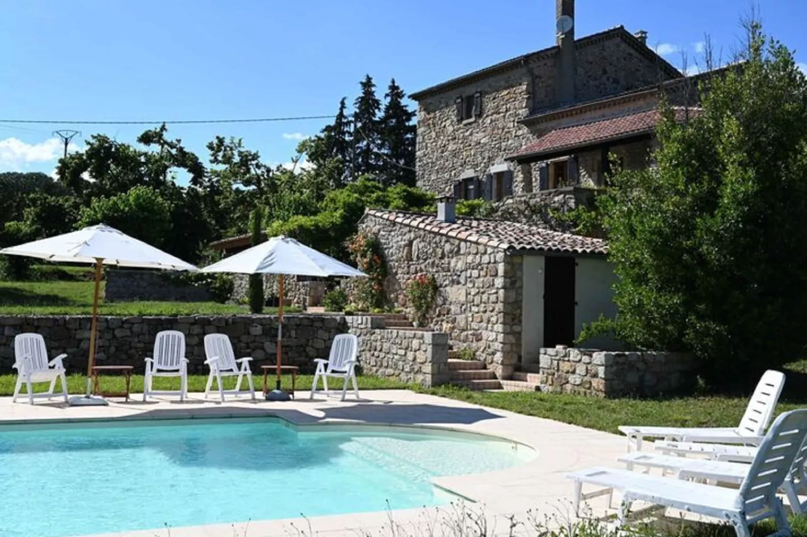 Villa - Largentière-Buitenkant zomer
