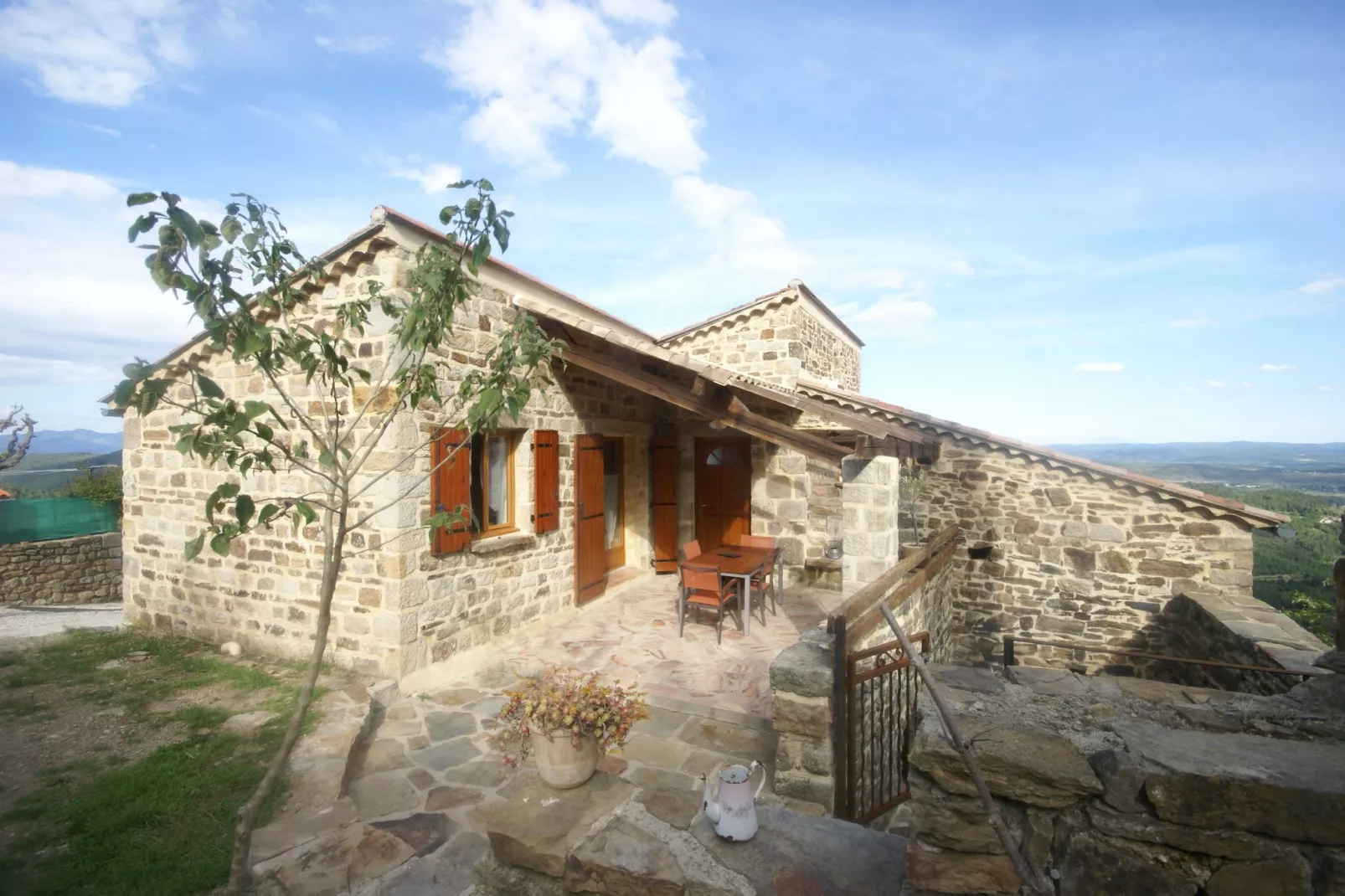 Villa Chassiers petit-Buitenkant zomer
