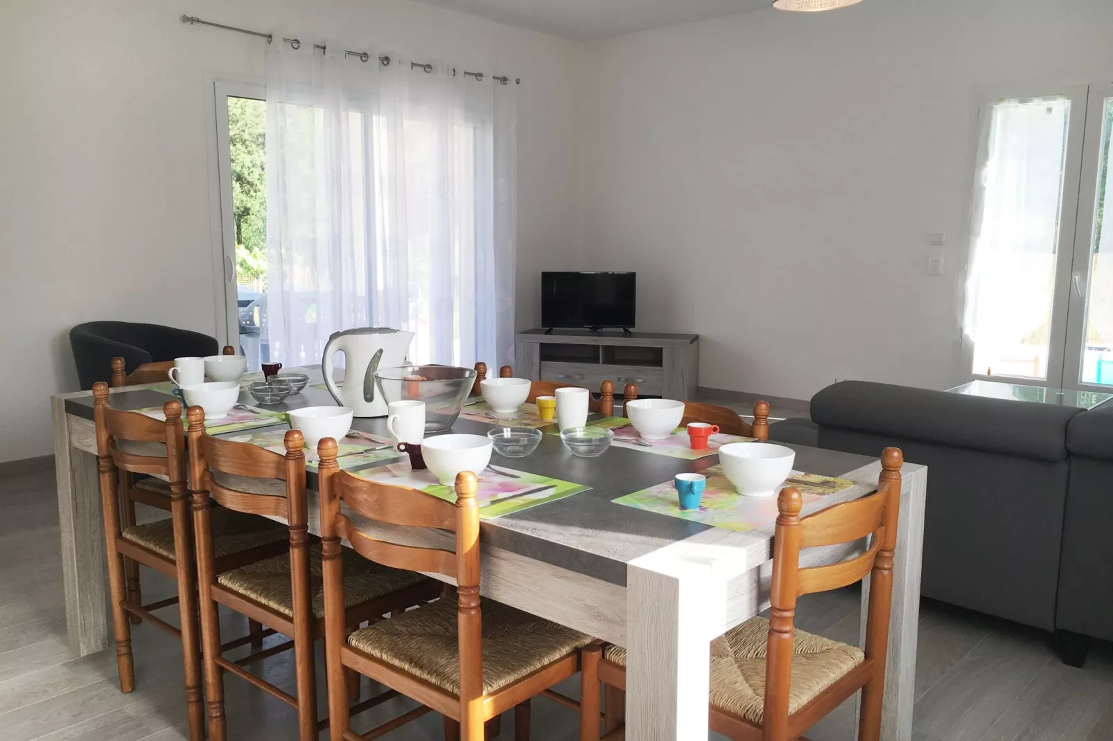 Villa 2 - Thueyts-Eetkamer