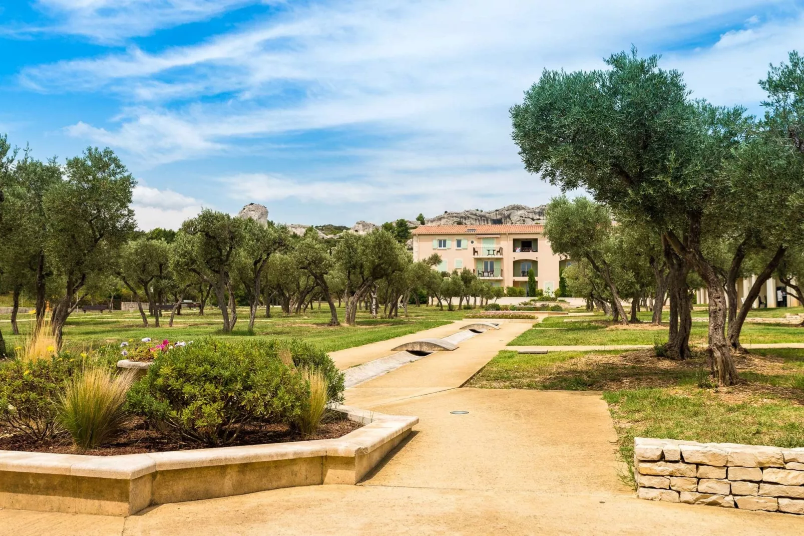 Le Domaine de Bourgeac 1-Buitenkant zomer