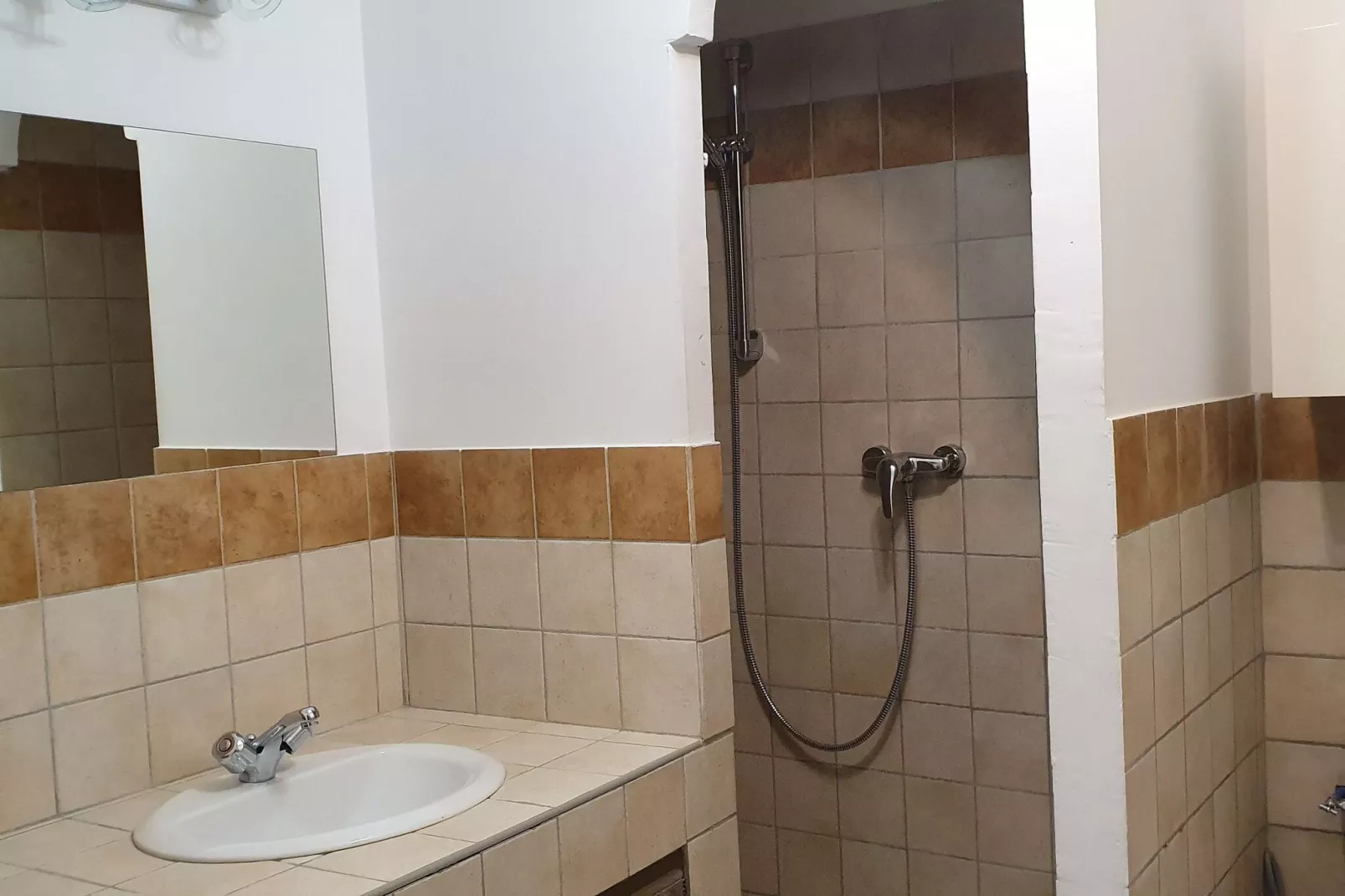 Mazet avec piscine à Orgon - Badkamer