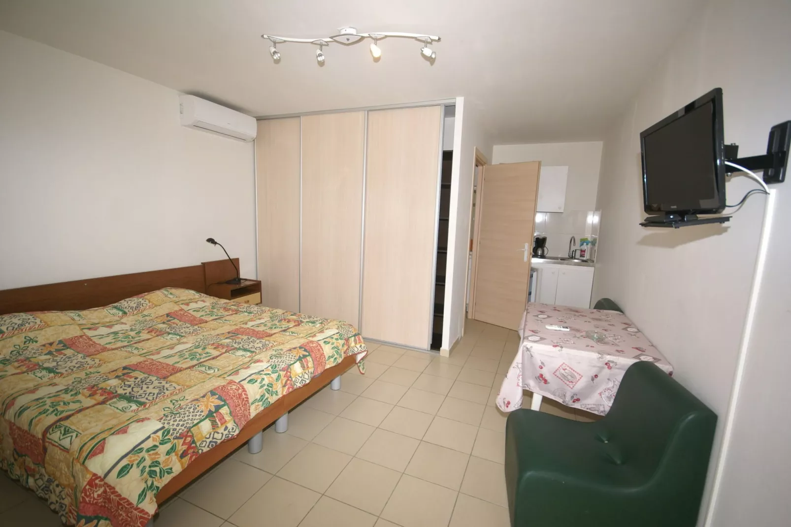 Knus appartememt in Aregno nabij het strand-Slaapkamer