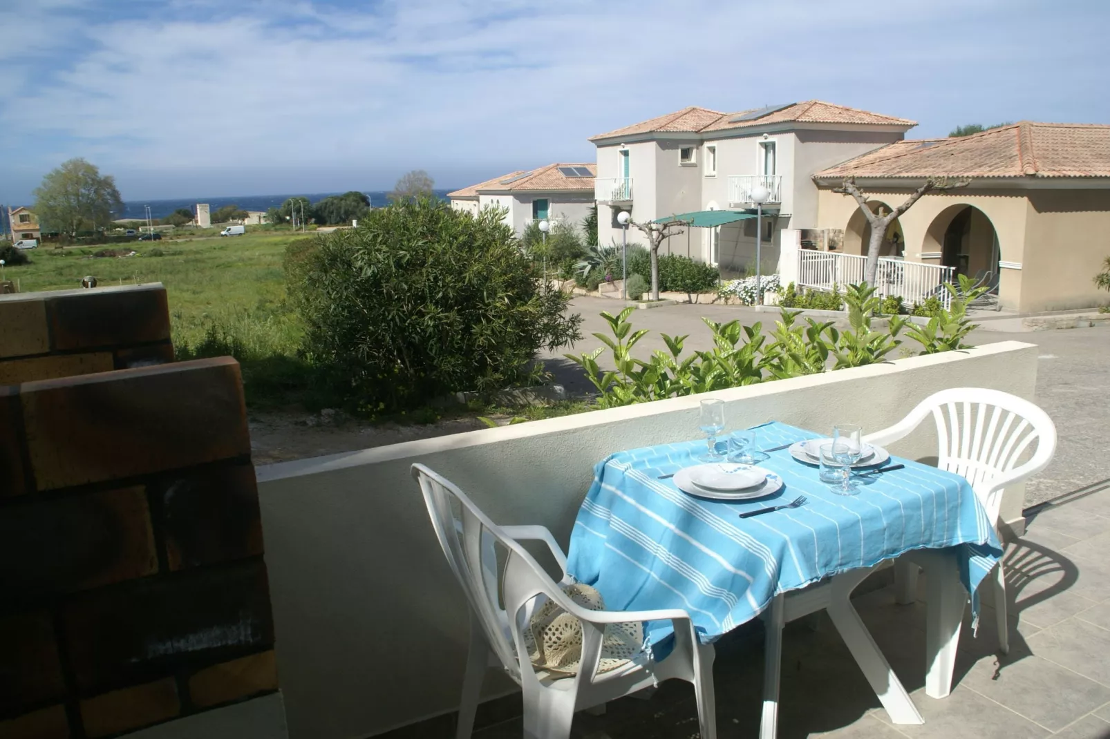 Knus appartememt in Aregno nabij het strand-Terrasbalkon