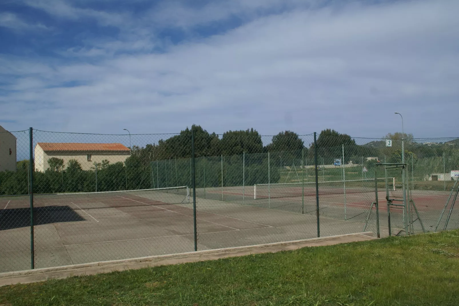 Knus appartememt in Aregno nabij het strand-Parkfaciliteiten