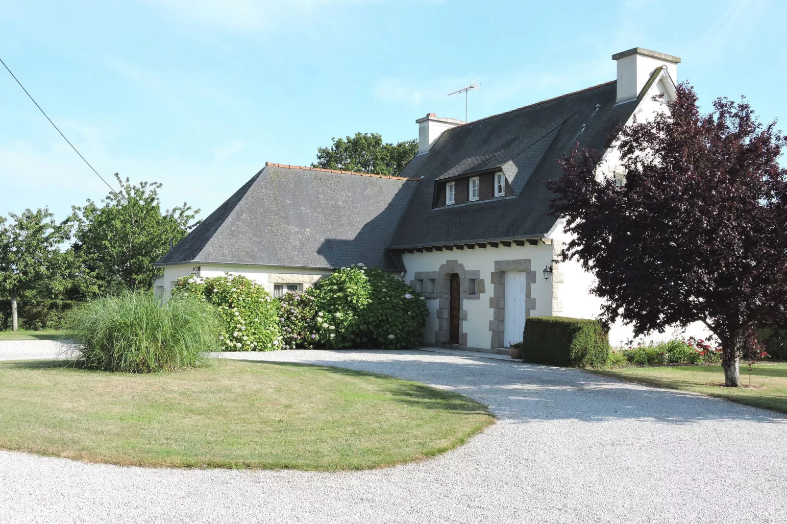 Maison de vacances Henansal-Buitenkant zomer