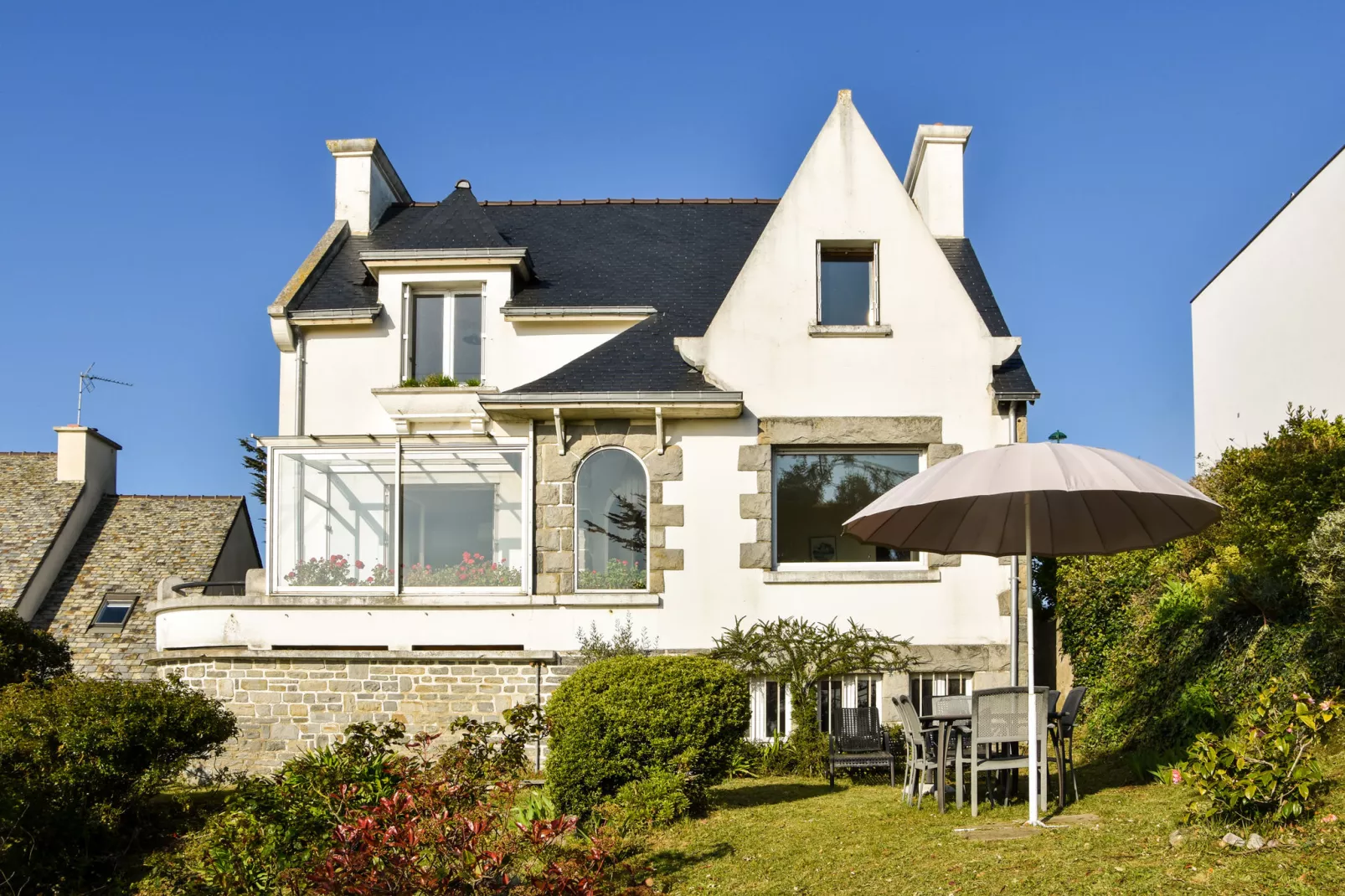 Maison avec vue sur mer-Buitenkant zomer