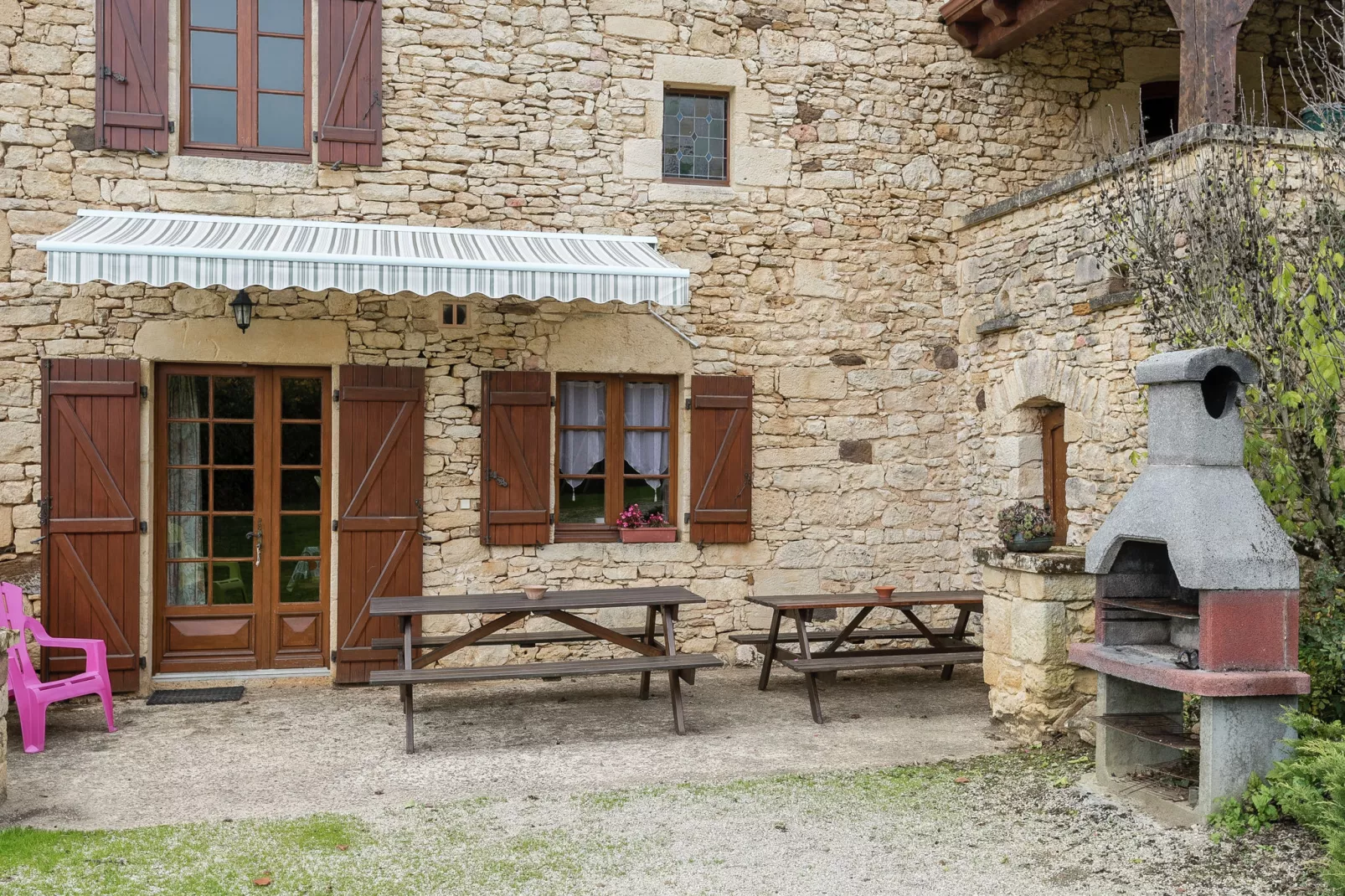 Prachtig landhuis met authentieke sfeer in Prats-du-Périgord - Terrasbalkon