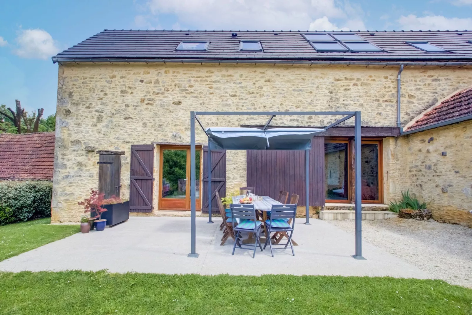 Ferme Sarlat - Buitenkant zomer