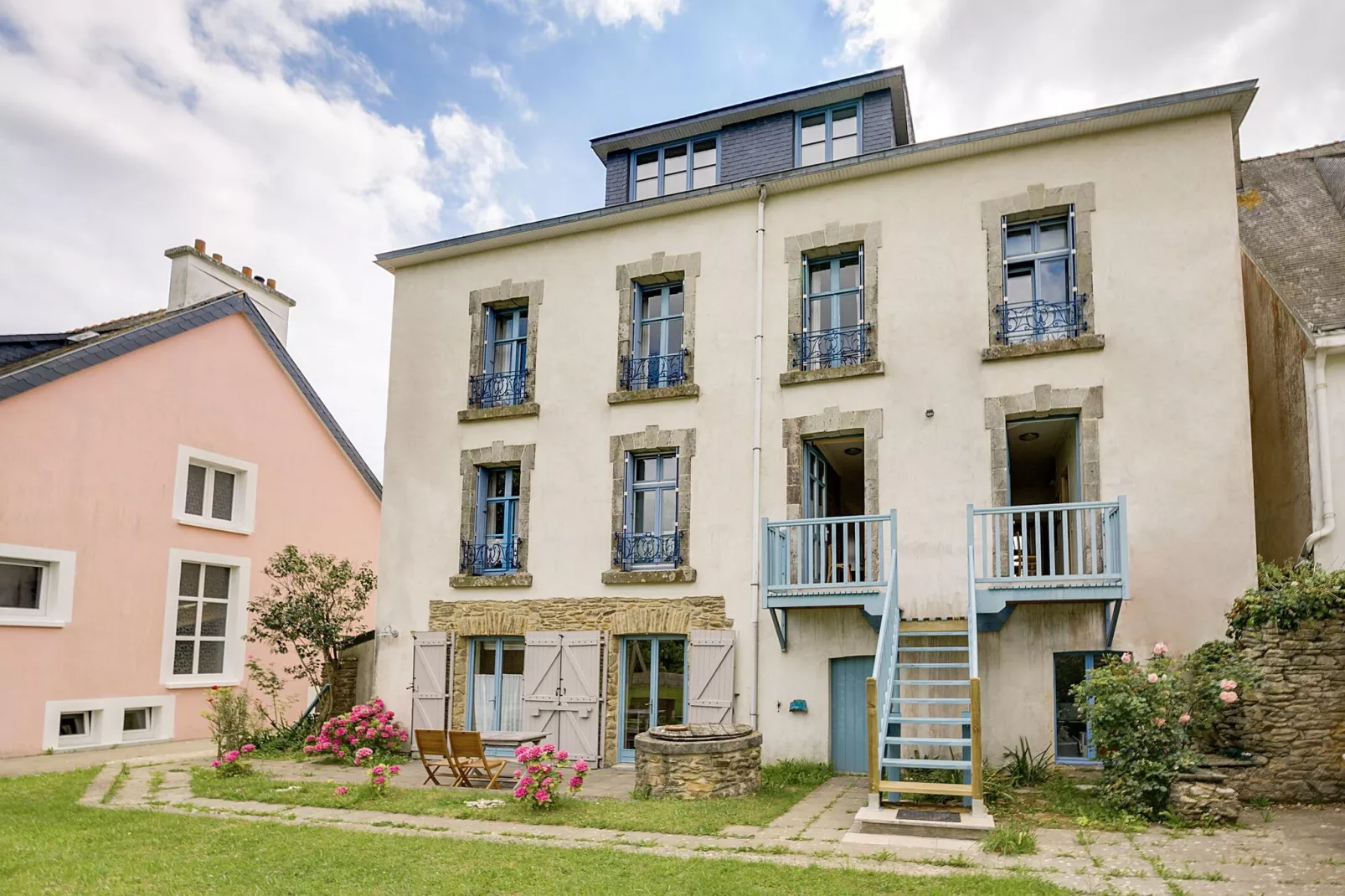 "Ancienne Gendarmerie" appartment A-Buitenkant zomer