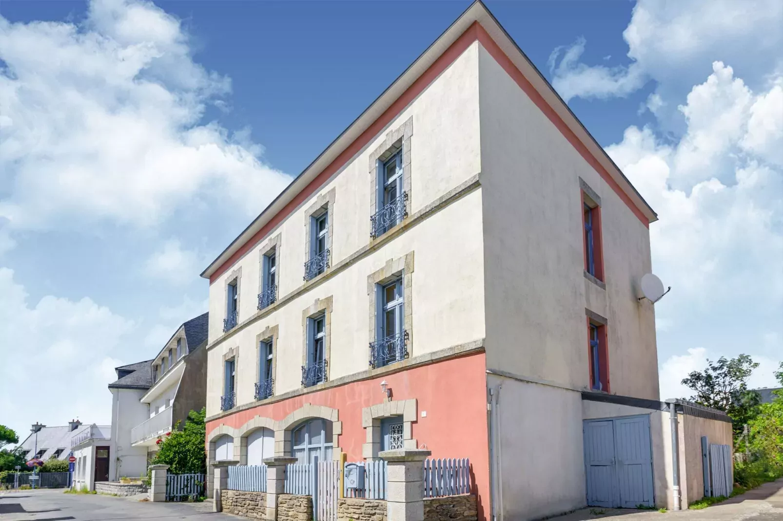 "Ancienne Gendarmerie" appartment A-Buitenkant zomer