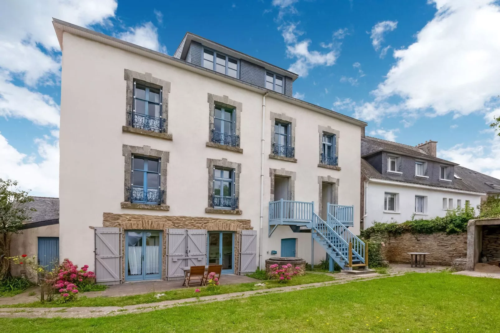 "Ancienne Gendarmerie" appartment B-Buitenkant zomer