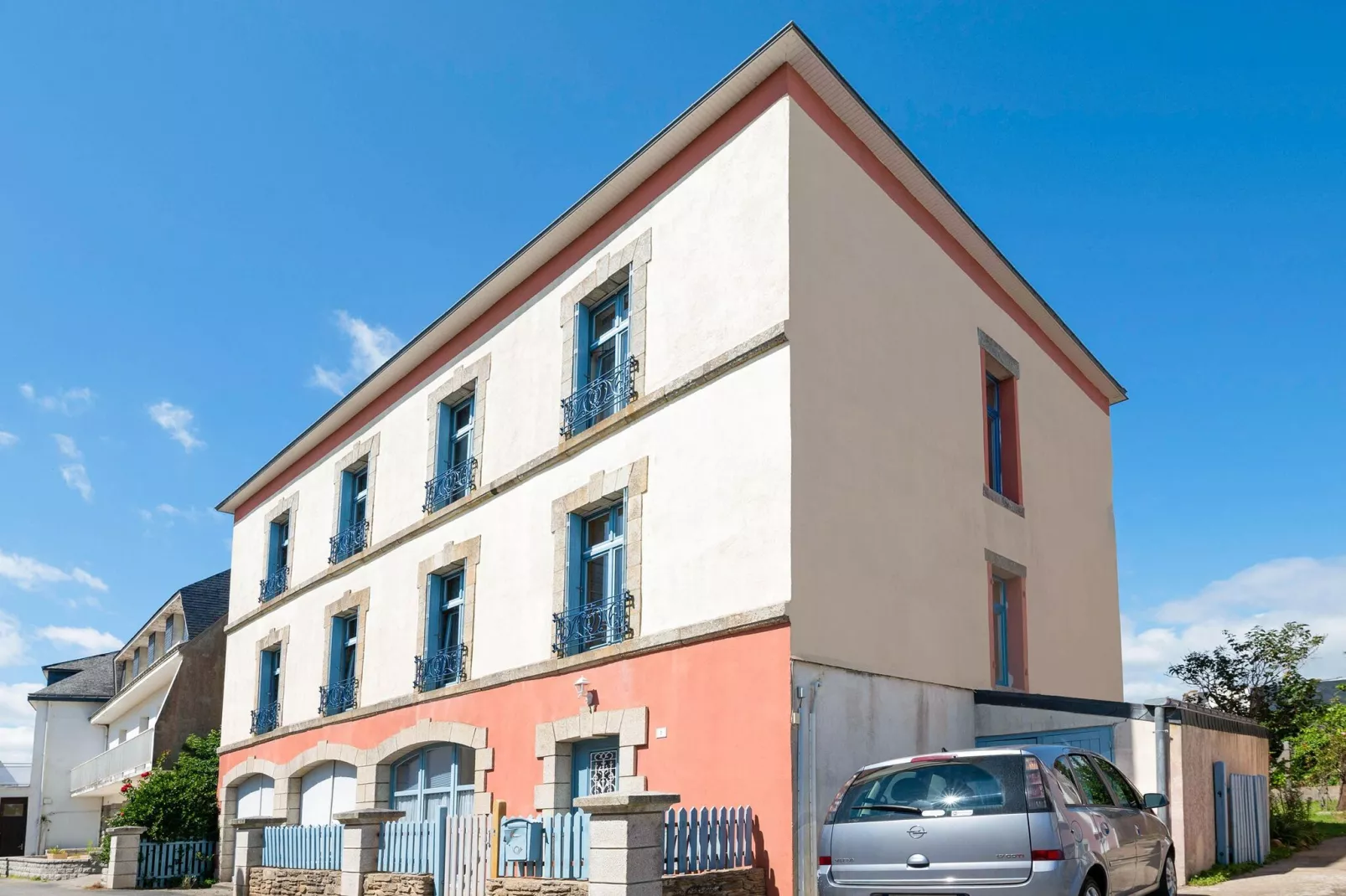 "Ancienne Gendarmerie" appartment B-Buitenkant zomer