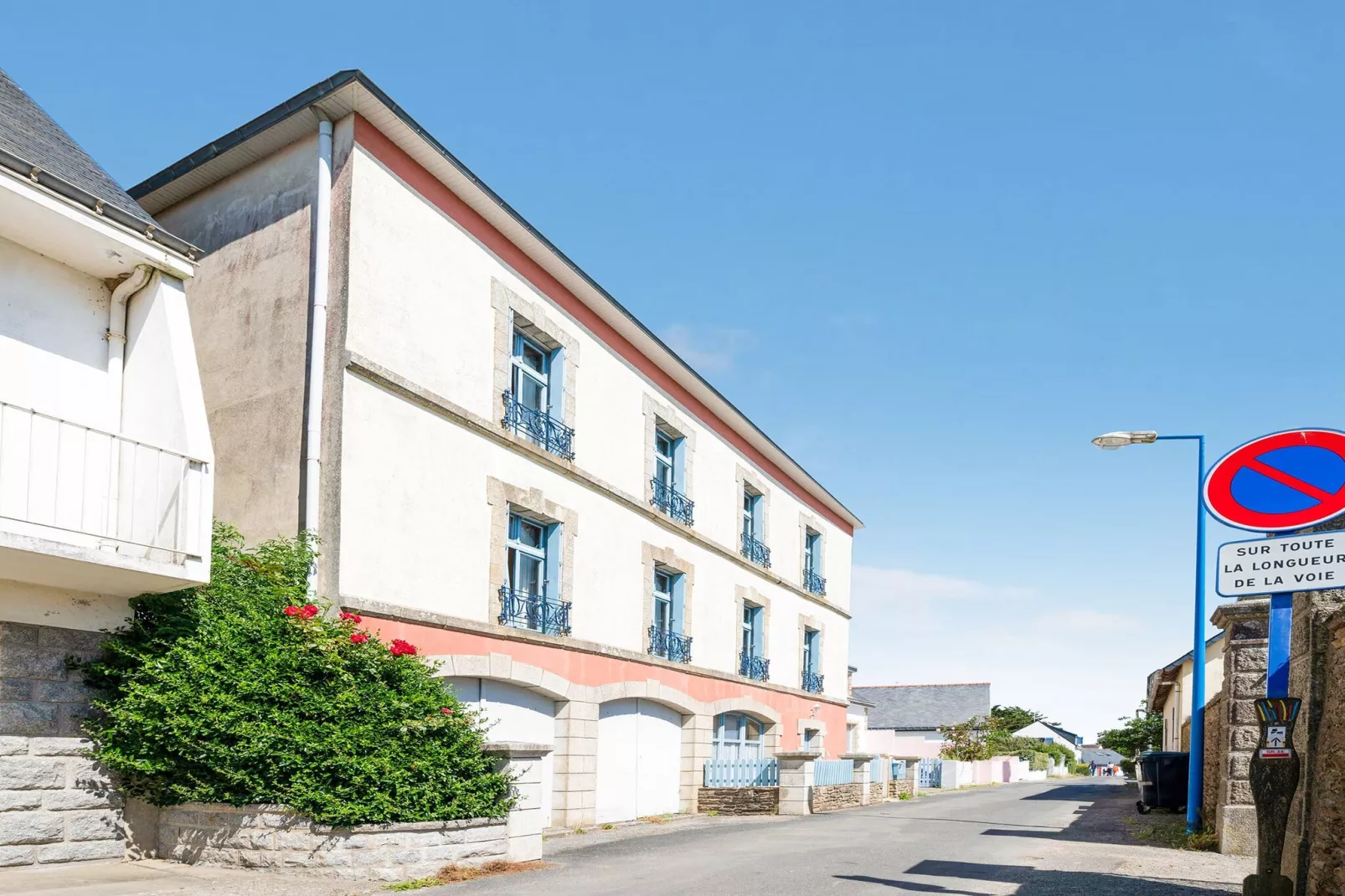 "Ancienne Gendarmerie" appartment B-Buitenkant zomer