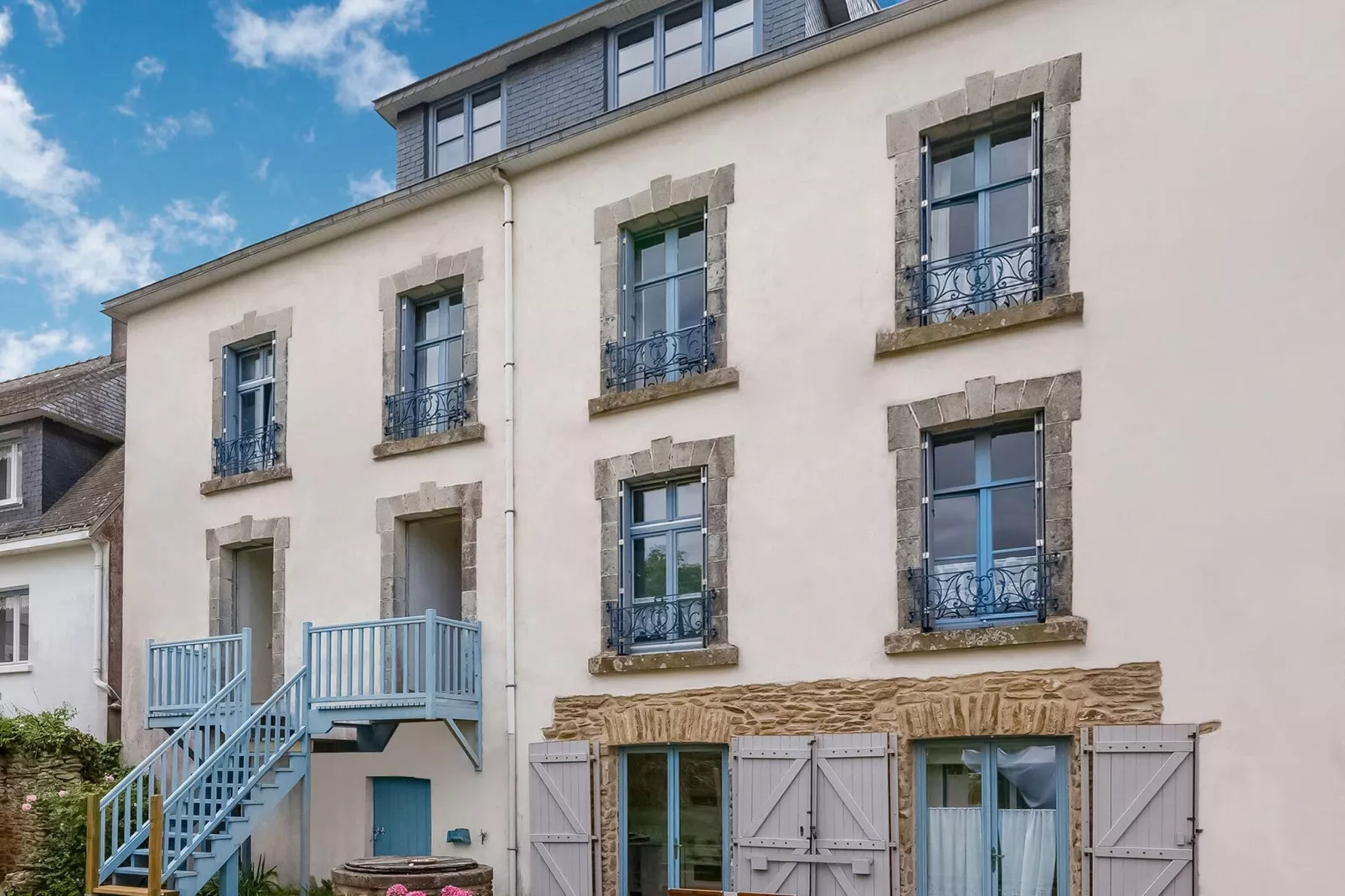 "Ancienne Gendarmerie" appartment C-Buitenkant zomer