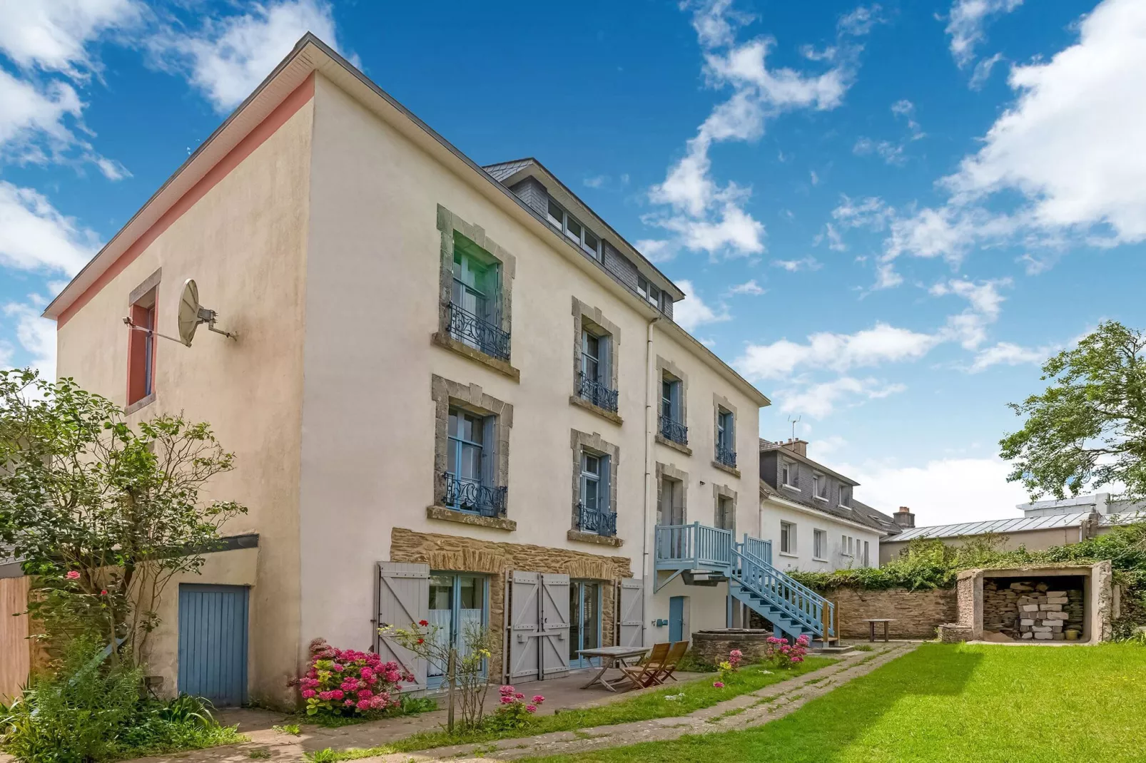 "Ancienne Gendarmerie" appartment C-Buitenkant zomer
