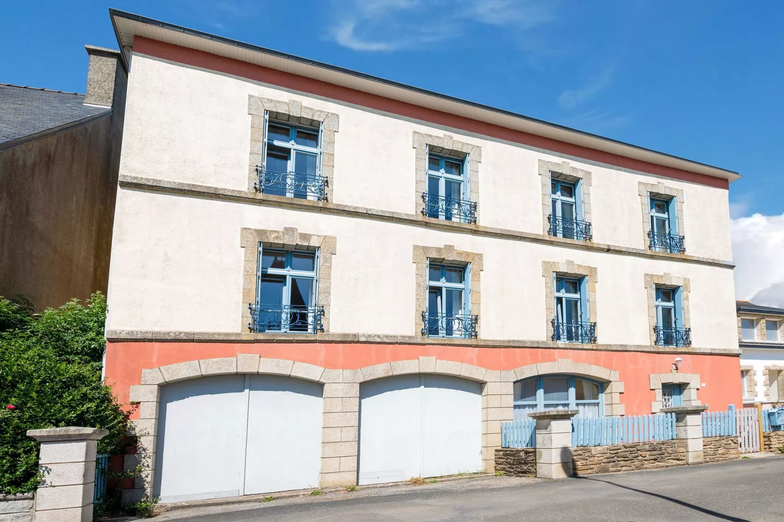 "Ancienne Gendarmerie" appartment C-Buitenkant zomer