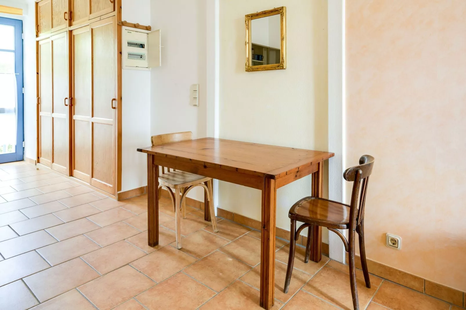 "Ancienne Gendarmerie" studio A-Eetkamer