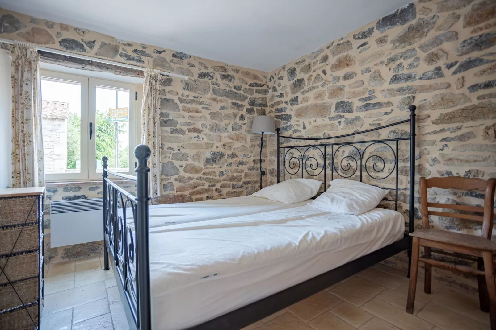 Courry Hideaway met privézwembad-Slaapkamer