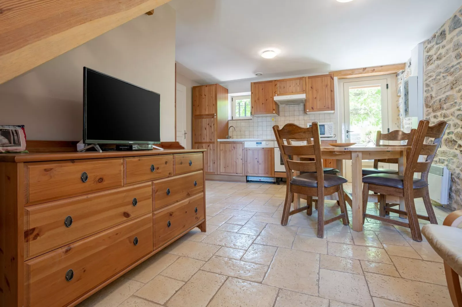 Courry Hideaway met privézwembad-Woonkamer