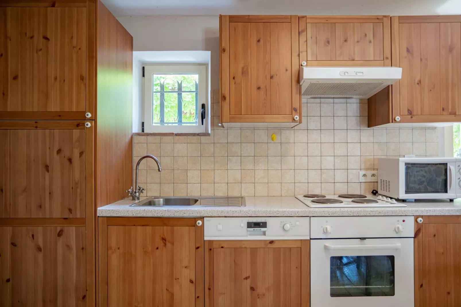 Courry Hideaway met privézwembad-Keuken