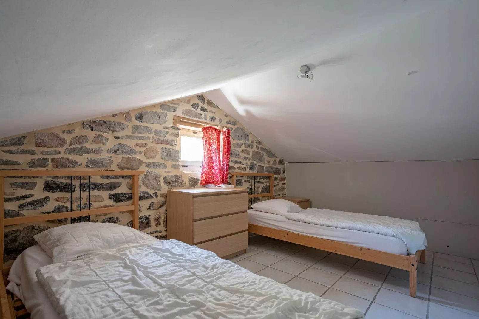 Courry Hideaway met privézwembad-Slaapkamer