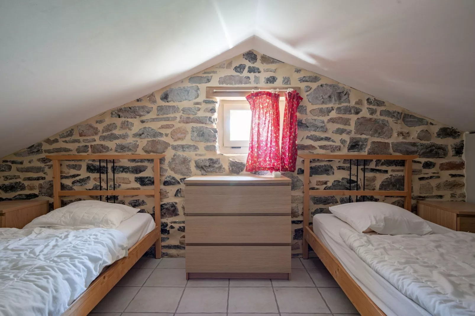 Courry Hideaway met privézwembad-Slaapkamer